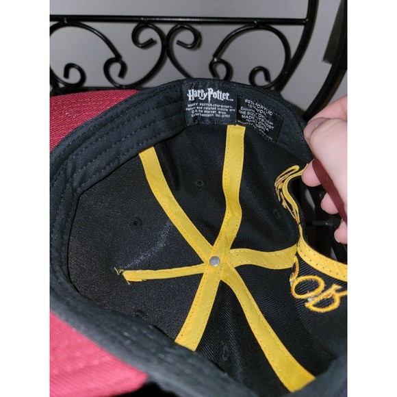 HARRY POTTER GRYFFINDOR SNAPBACK - Picture 3 of 3